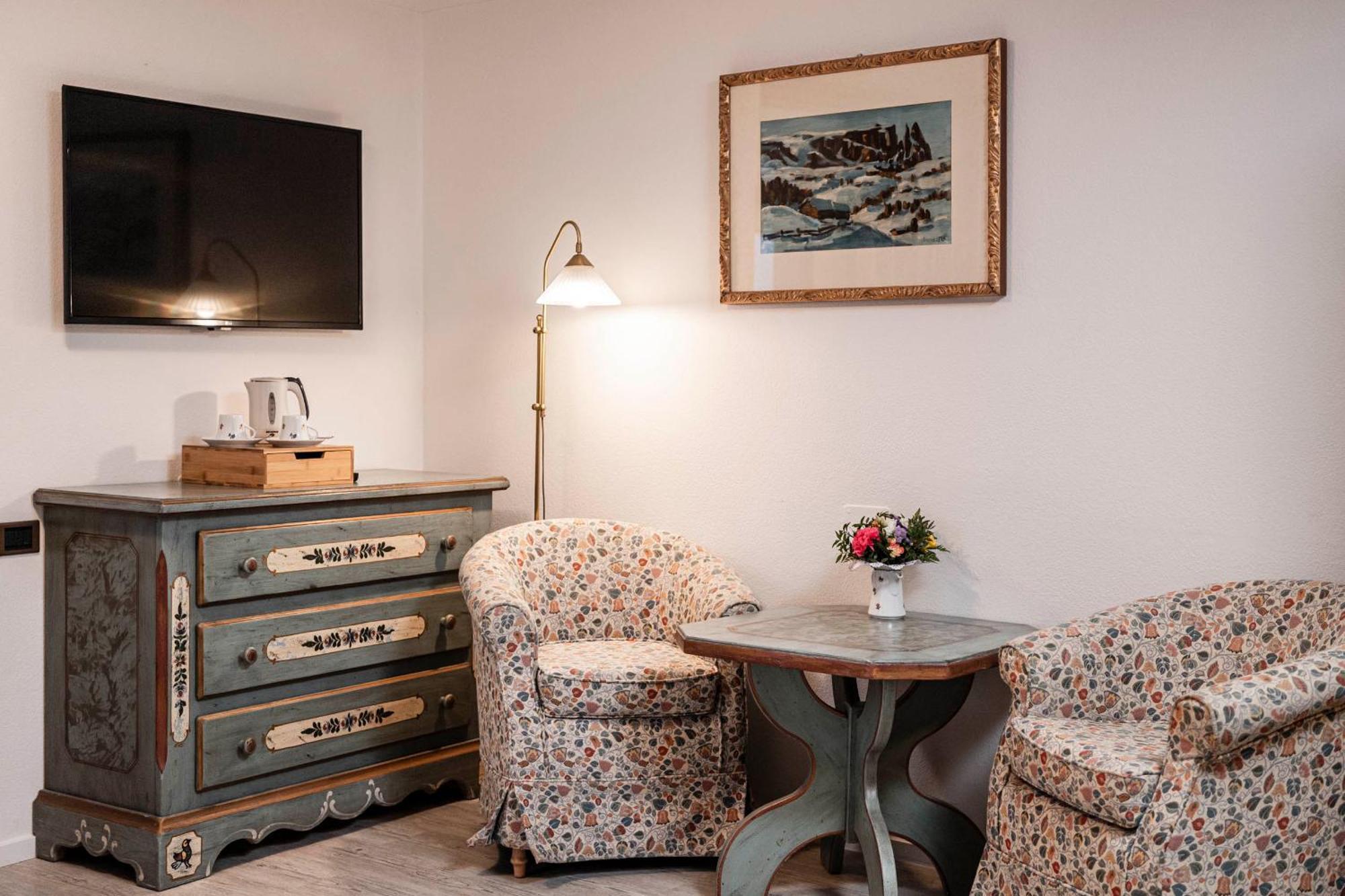 Hotel Cavallino D'Oro Bed&Breakfast Castelrotto Esterno foto