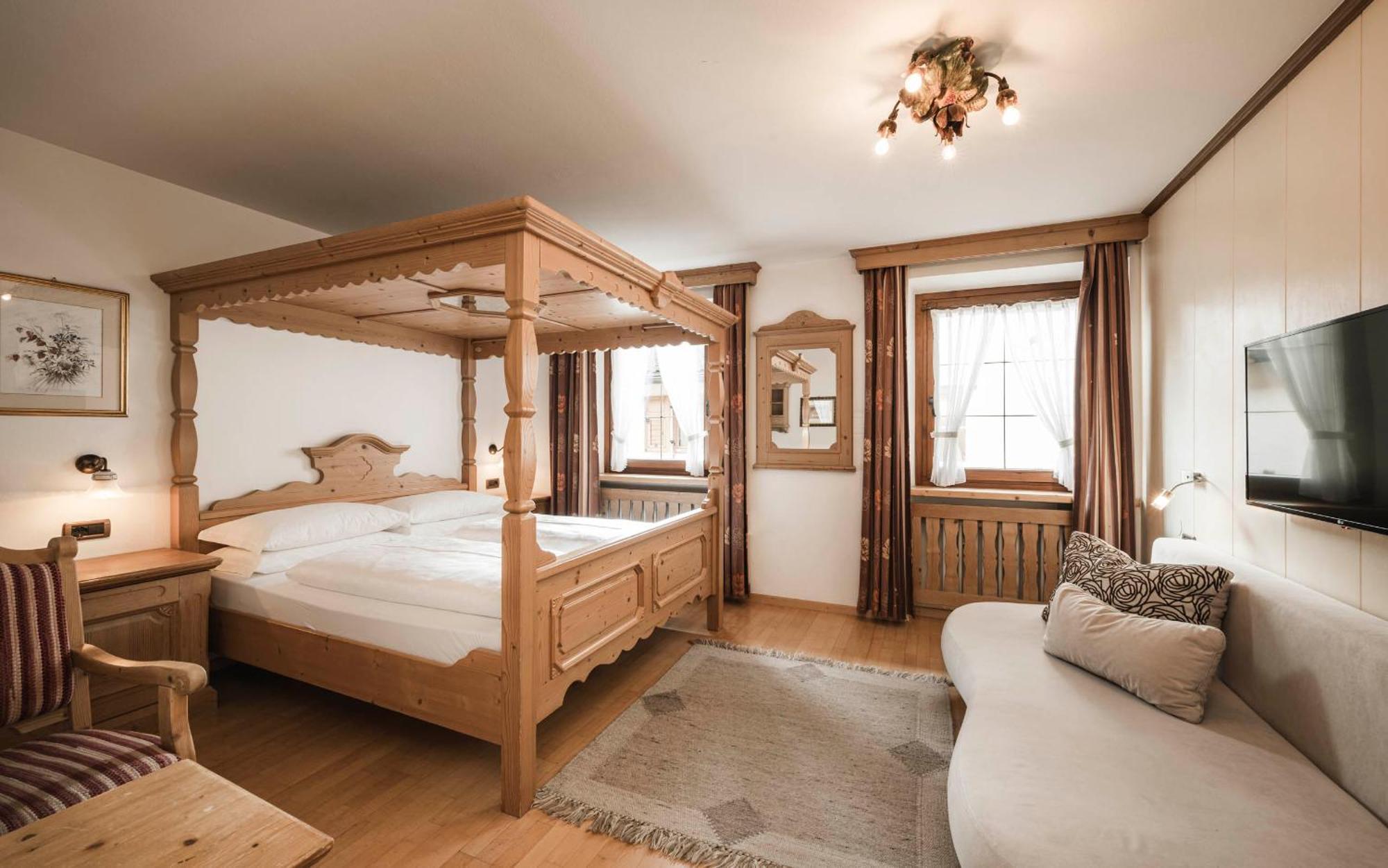 Hotel Cavallino D'Oro Bed&Breakfast Castelrotto Esterno foto
